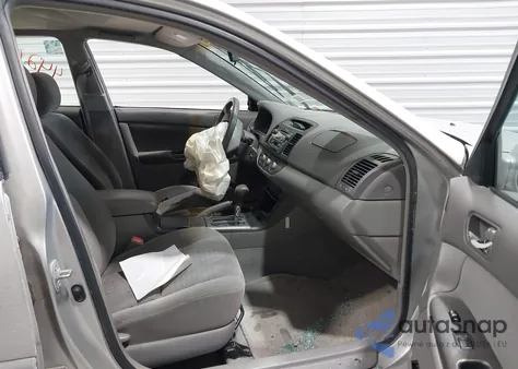 2005 Toyota Camry Le V6 z USA, uszkodzony, nr VIN 4T1BF32K85U591391